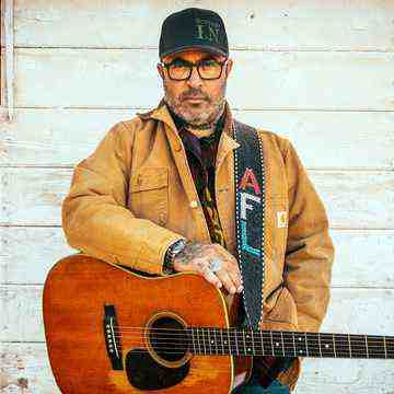 Aaron Lewis